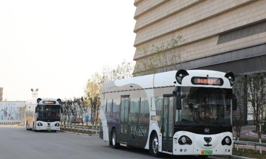 深兰科技熊猫智能公交车