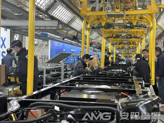 “安阳造”无人车领跑智慧物流赛道