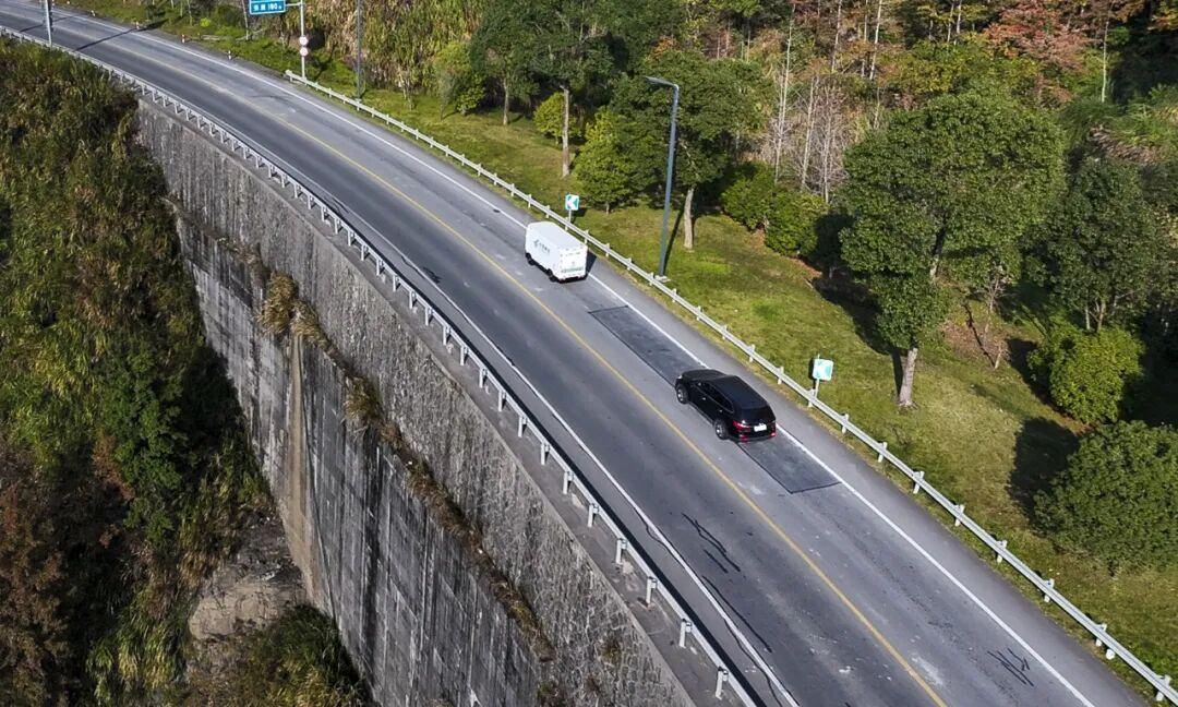 无人快递车“上岗”！文成山区物流开启智能收件时代